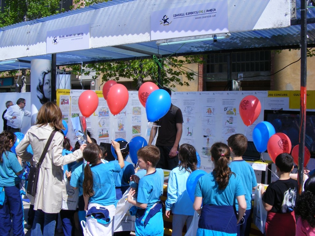 Infants a l'estand de la plaça de Cal Font