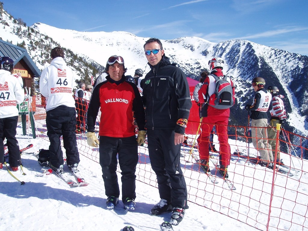 El cap de pista de Vallnord amb el representant de Marathos Esports