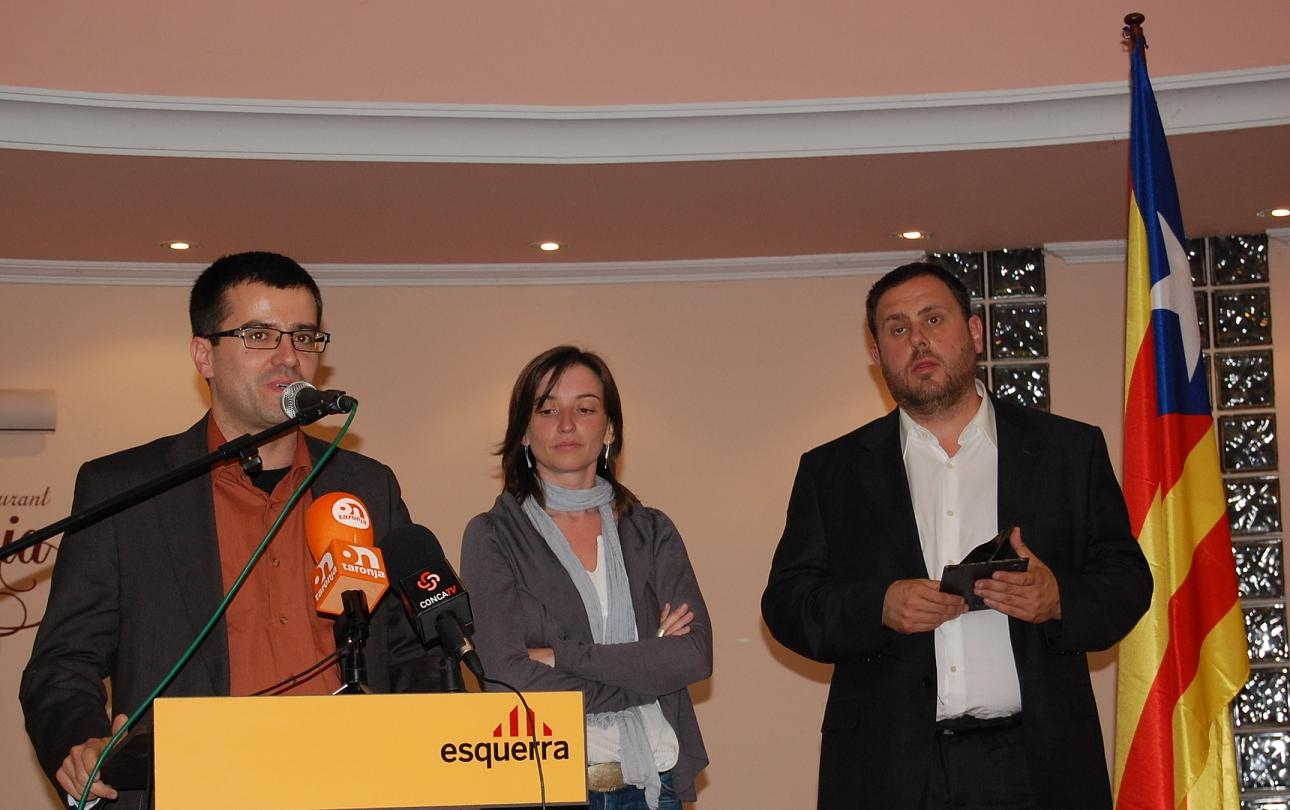 El president comarcal d'ERC, Josep M. Palau, acompanyat de la diputada Marina Llansana i Oriol Junqueras