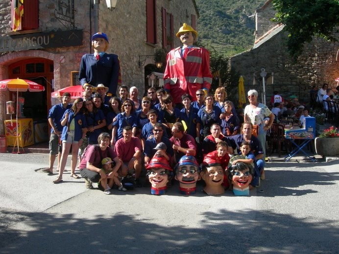 Els geganters i grallers de la Llacuna celebren 15 anys