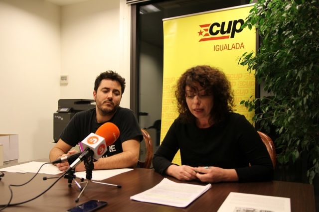 Els dos edils de la CUP, en una roda de premsa