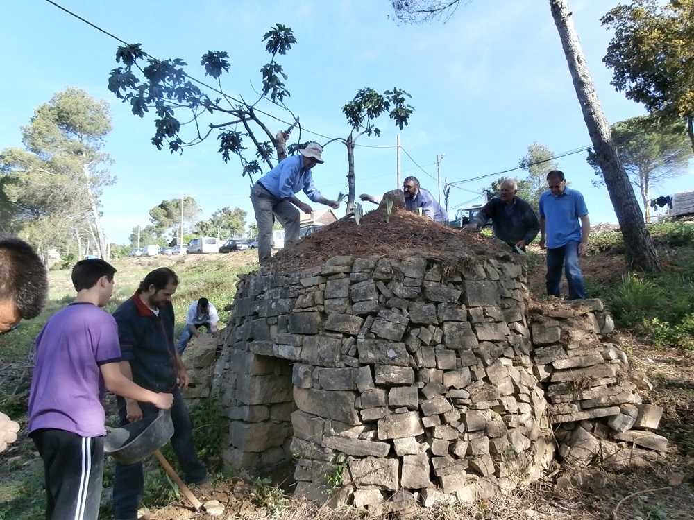 Un dels tallers per a restaurar barraques de la Torre de Claramunt