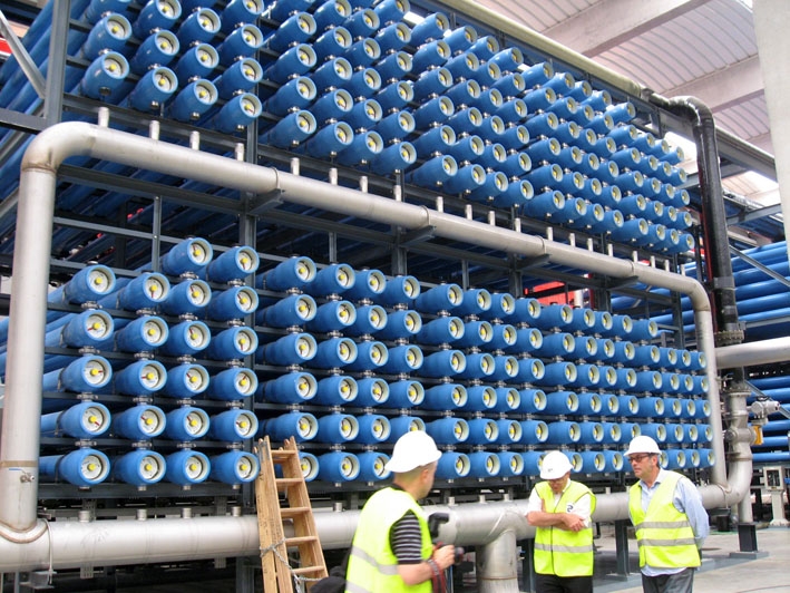 La planta té capacitat per produir fins a 200 milions de litres al dia / Foto: ACN