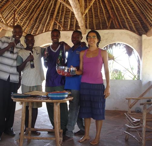 Meritxell amb treballadors de les plantacions d'spirulina