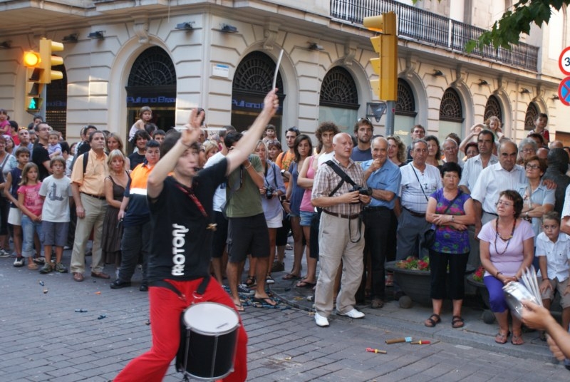 La gent surt al carrer