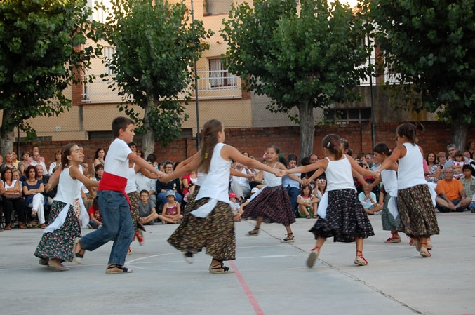 Esbart Infantil de Carme durant la Festa Major