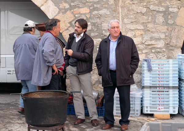 El portaveu de CiU, Oriol Pujol, acompanyat de l'alcalde, Josep Parera / Foto: Joan Gol