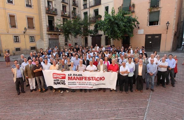 Nombroses personalitats catalanes s'han adherit a la manifestació - Foto: Òmnium Cultural