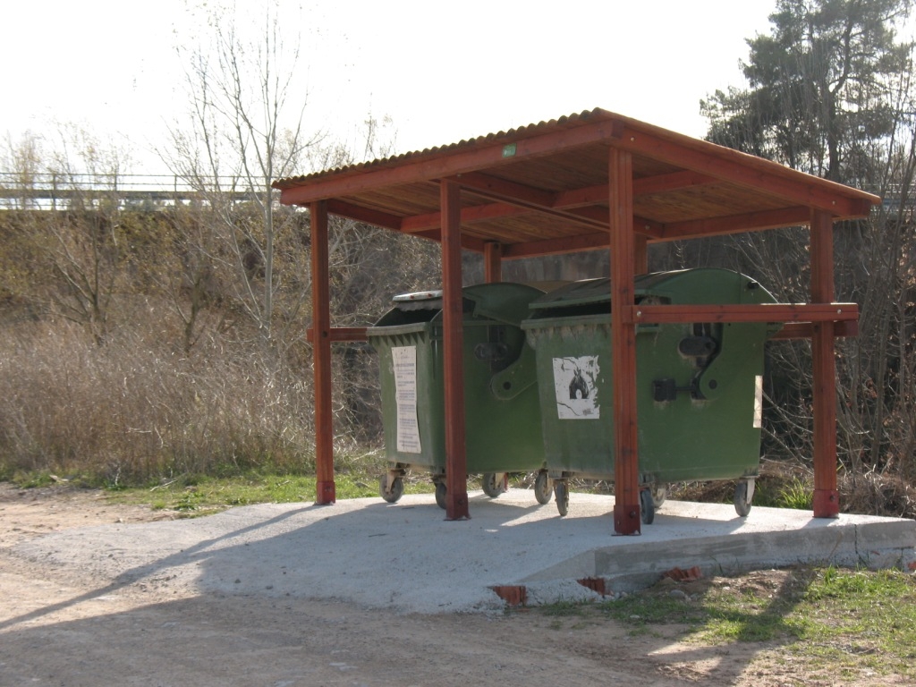 Caseta de fusta al camí de Sant Genís cap al Molí Blanc