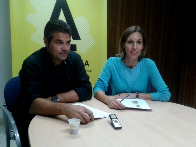 El president de la Fira i la regidora Àngels Chacón, presentant FirAnoia