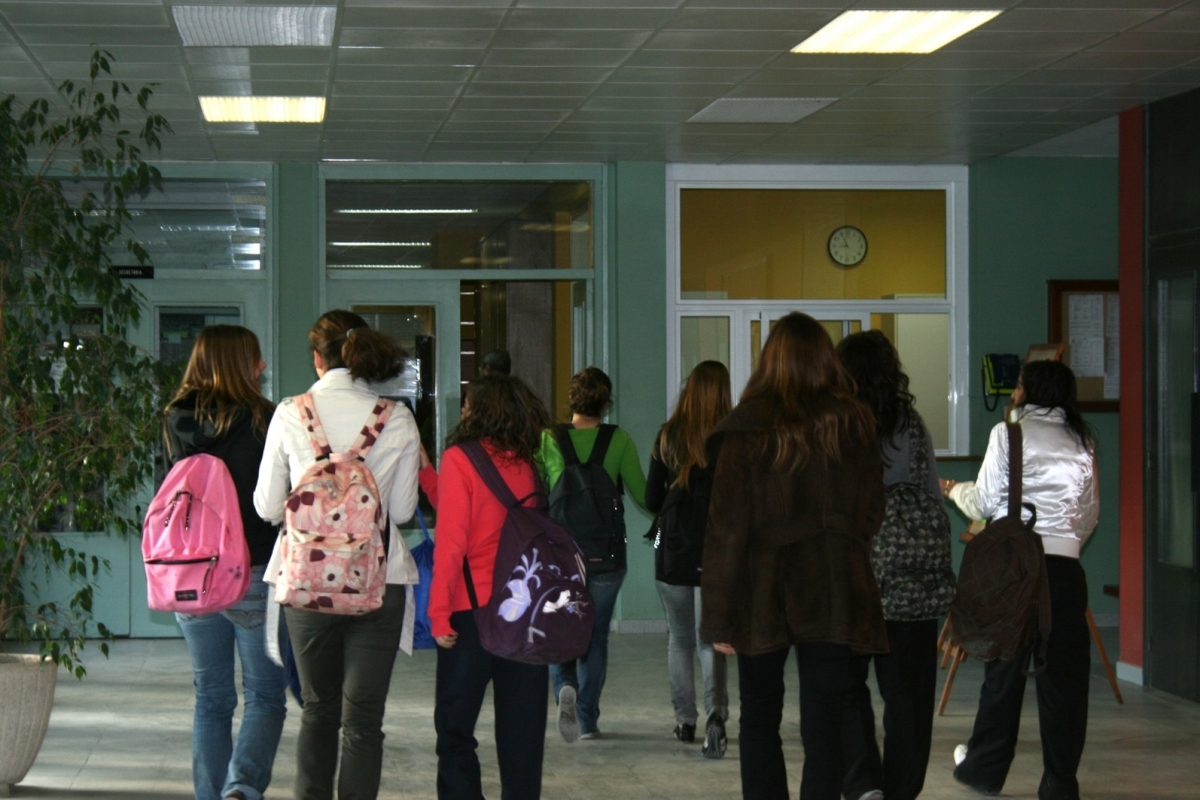 Alumnes entrant al centre igualadí