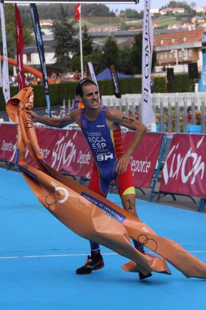 Roca arriba a la meta (Foto d'Antonio Jiménez)