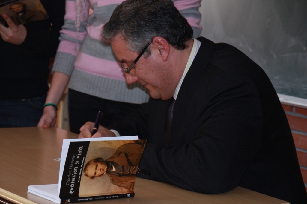 Marmelada signant llibres