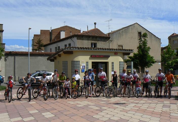 Pedalada organitzada per BikeCalaf.Cat, a la plaça dels Arbres