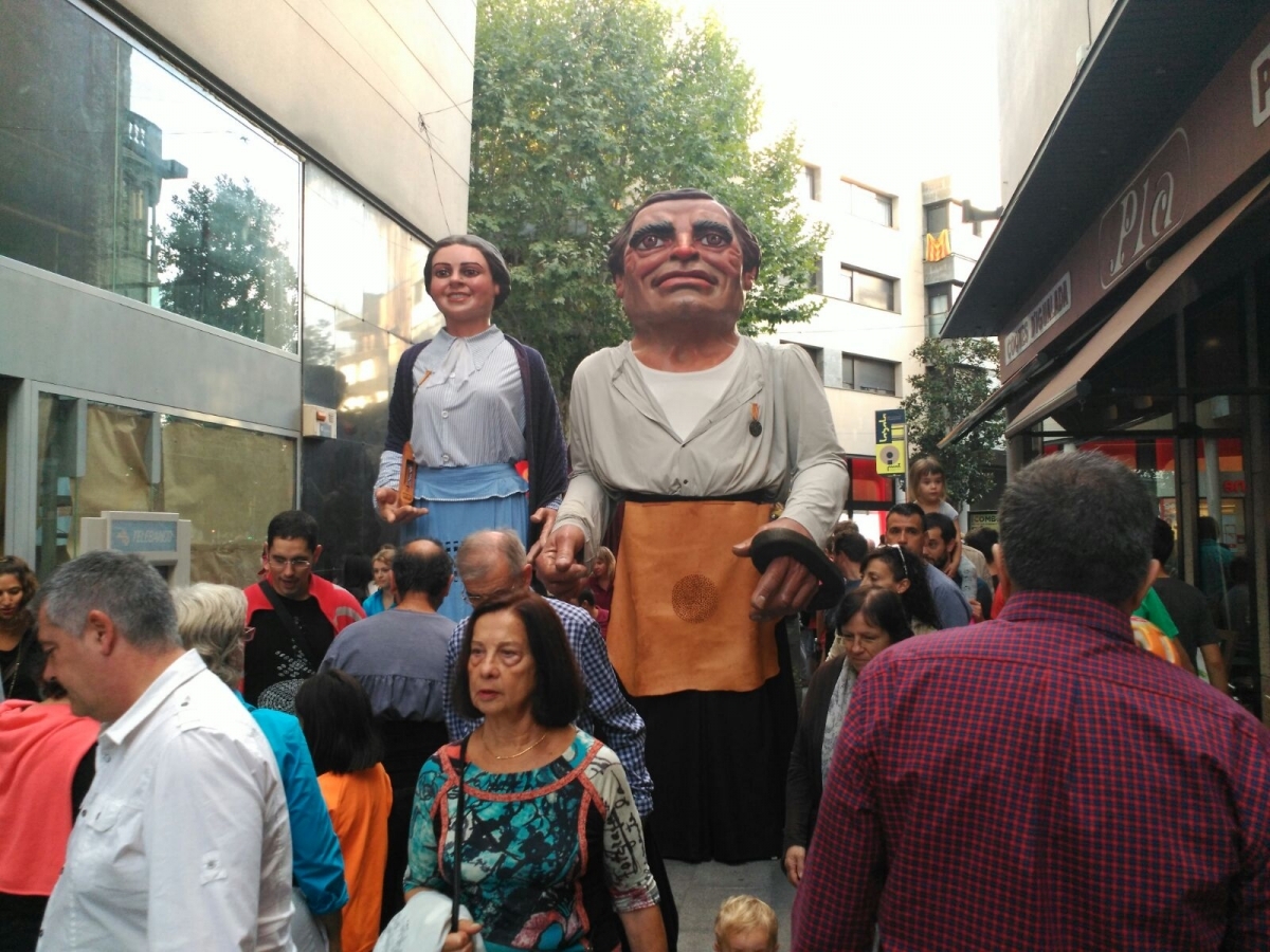 El pas de la Cercavila pel carrer Magí.