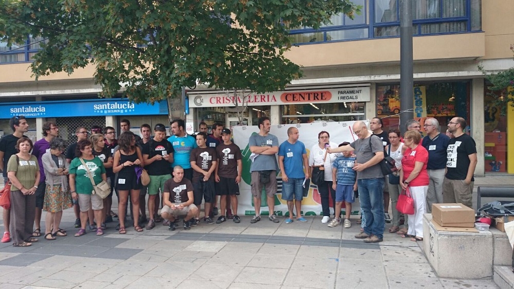 Lectura del manifest a càrrec d'Oriol Càlichs i Maribel Nogué.