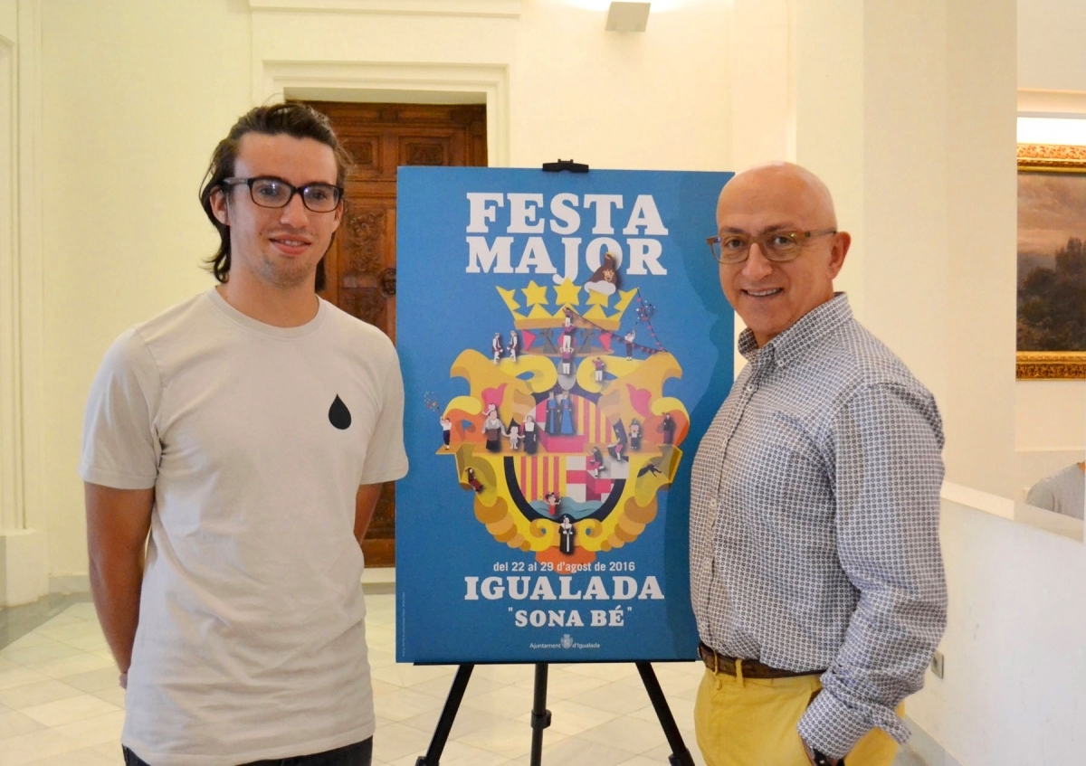 El regidor Pere Camps, dreta, amb el nou cartell i el seu autor, Arnau Gracia