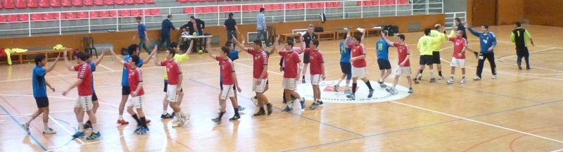 Salutació inicial dels jugadors abans de començar el partit