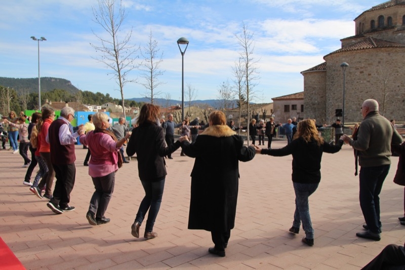 El 13è Aplec de la Sardana es va allargar fins vora les dues del migdia.