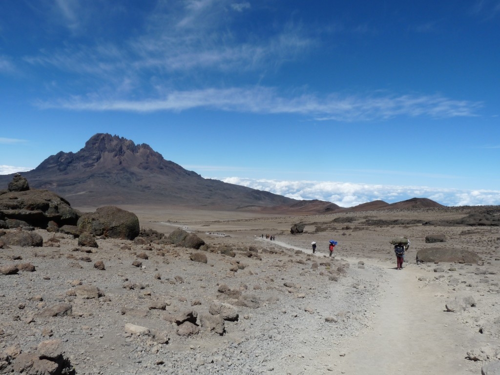 Els paisatges volc&agrave;nics, en el moment que les expedicions s'atansen al cim