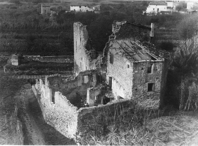 Estat amb què va quedar el molí després de la bomba - Arxiu Comarcal de l'Anoia (AFMI02334lo)