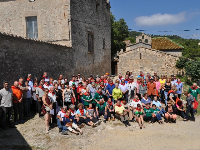 Fotografia de grup davant del castell de Cabrera