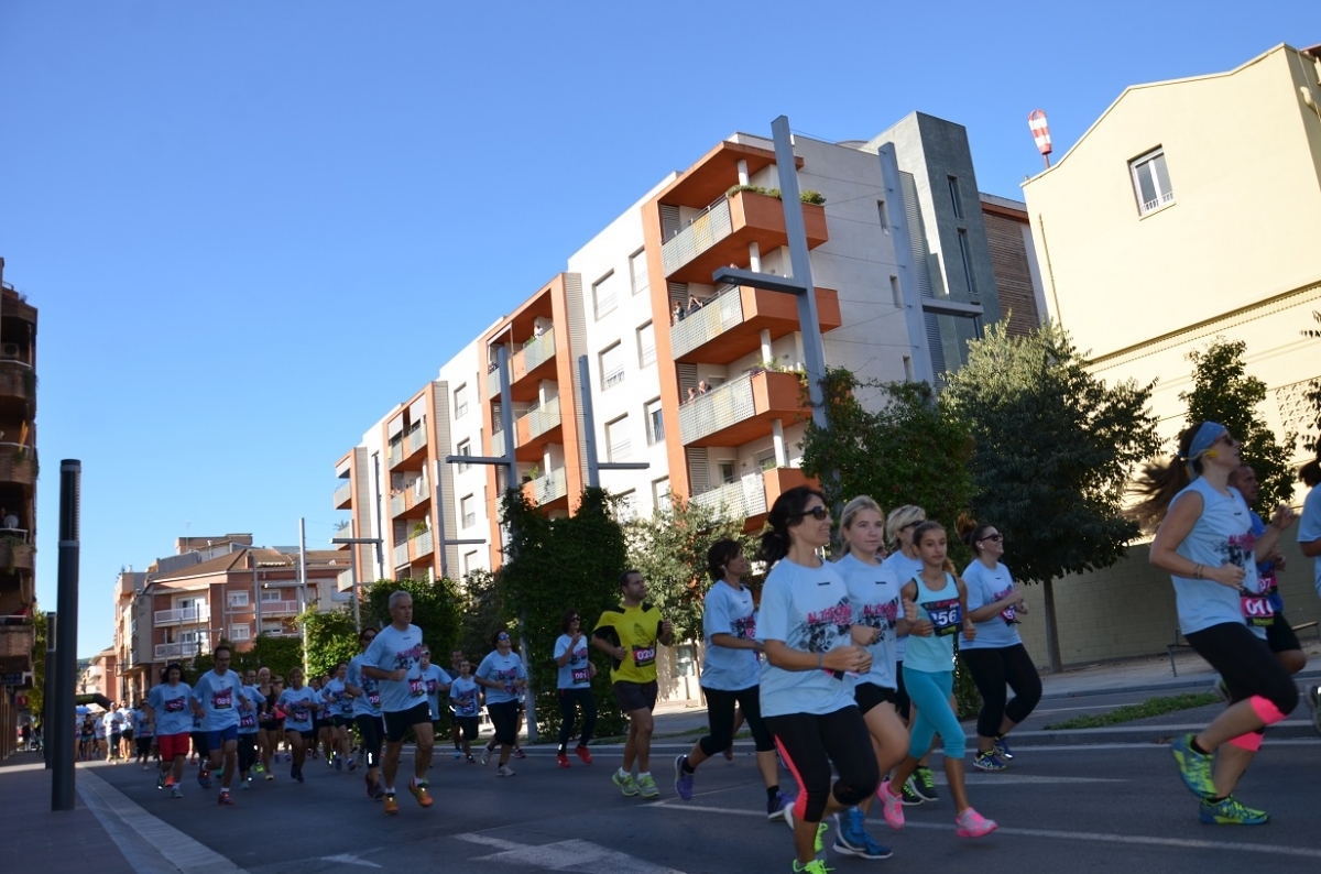 La cursa, al seu pas pel carrer Joaquima de Vedruna