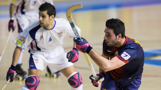 Oriol Vives en un dels enfrontaments davant del Barça aquesta temporada al Palau