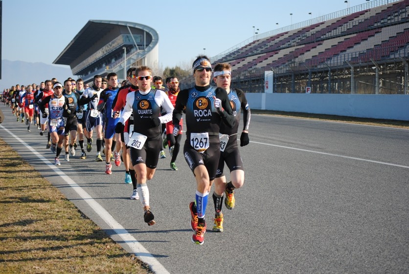 Roca lidera el grup de sortida (Foto d'Antonioa Jiménez)