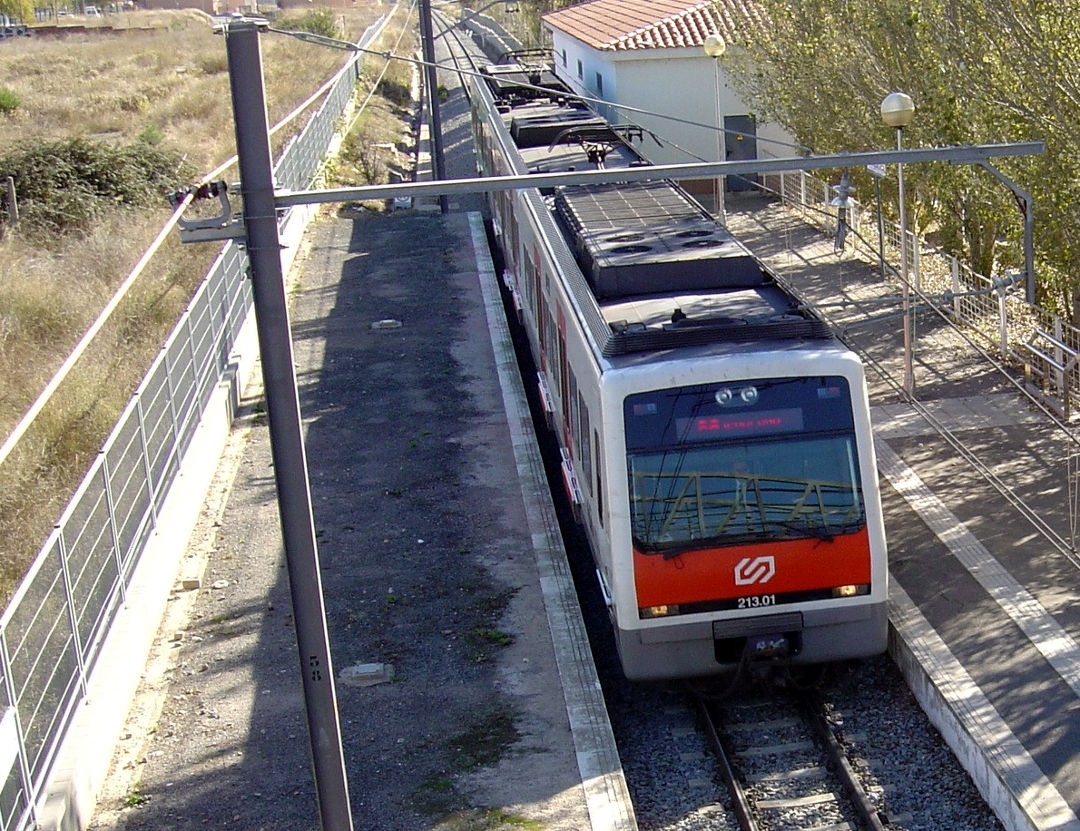 El tren, al seu pas per Vilanova, una de les opcions de transport