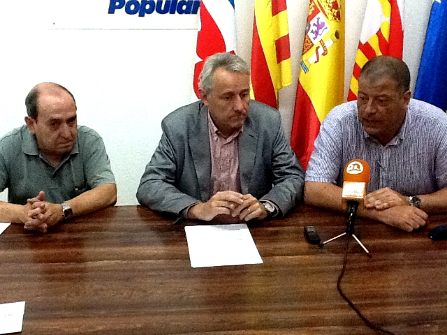 Martí Llenas, Josep Llobet i Joan Agramunt, durant la roda de premsa