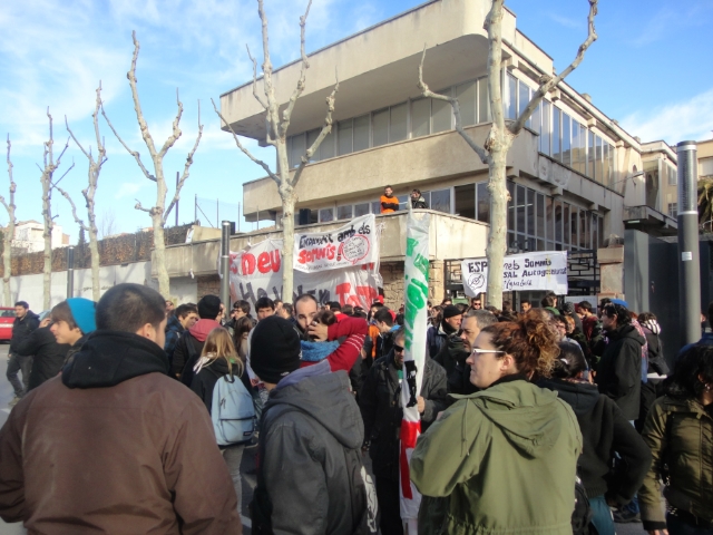 Concentració davant del Casal, aquest dijous al matí