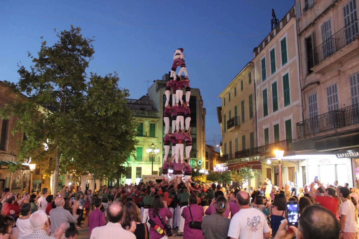 El quatre de vuit dels Moixiganguers a Manacor, l'onzè de l'any