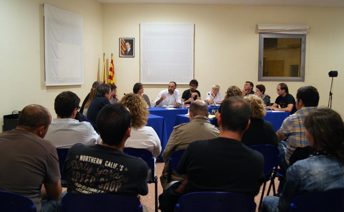 El darrer ple calafí, marcat pel tema del tanatori