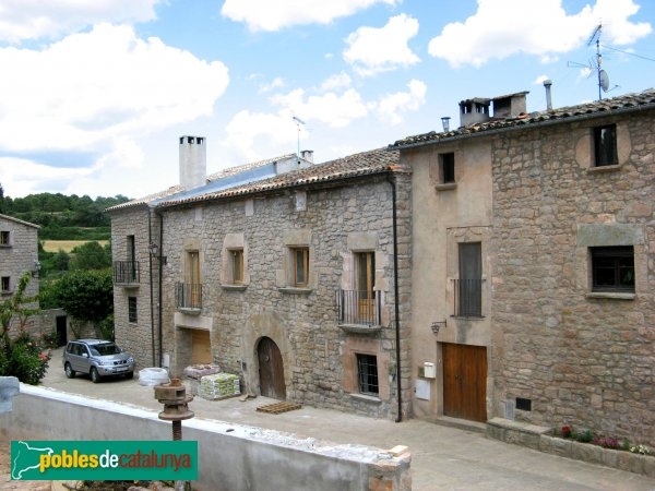 El carrer Major de Sant Pere Sallavinera - foto de poblesdecatalunya