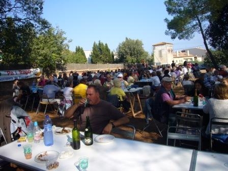 Més de 300 persones van participar de l'esmorzar popular