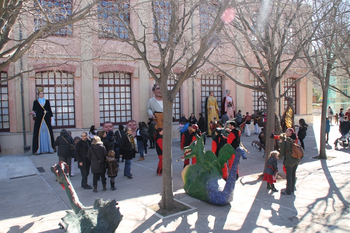 El pati del Museu de la Pell ha acollit la ballada de la imatgeria festiva