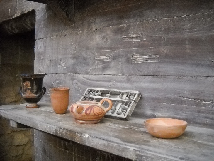 Alguns dels objectes que varen veure les alumnes del Montclar a la Ciutadella Ibèrica