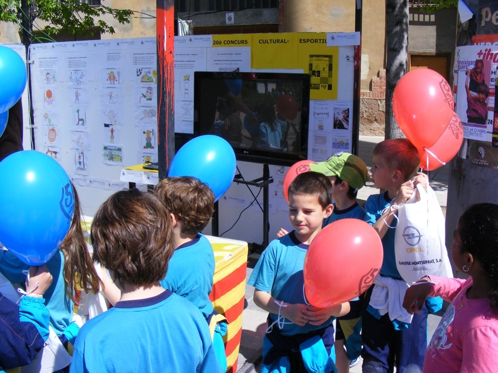 Infants a l'estand de la plaça de Cal Font