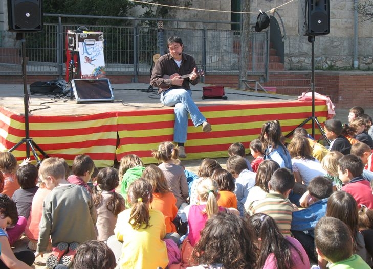 Actuació de Rah-mon Roma a l’escola de Carme