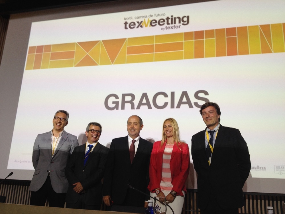 El conseller Puig amb el president de Texfor, Jordi Ribes, i altres ponents de la jornada texmeeting