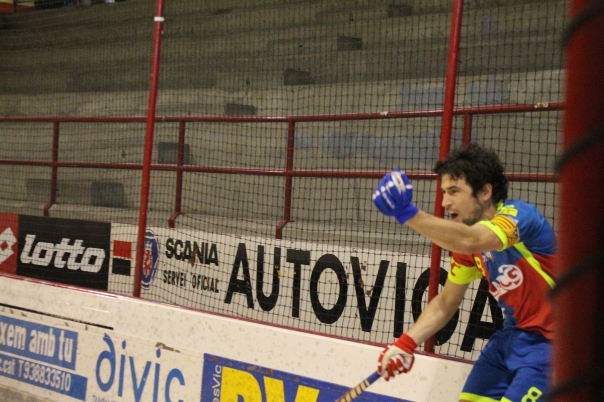 El capità Ton Baliu celebrant el primer gol del partit.