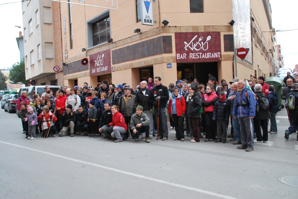 Tots els participants a la caminada per la Marató