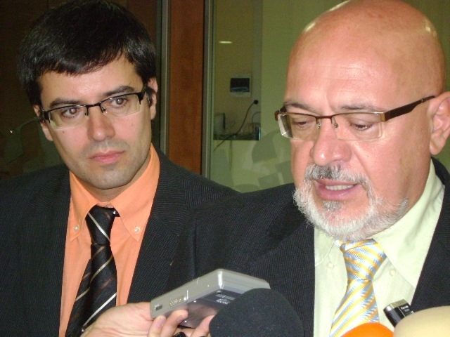 El conseller Huguet, acompanyat de Josep M. Palau