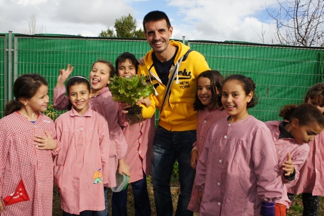 Jordi Gil, amb els nens i nenes