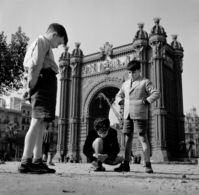 'Nens a l’Arc de Triomf', de Francesc Català i Roca