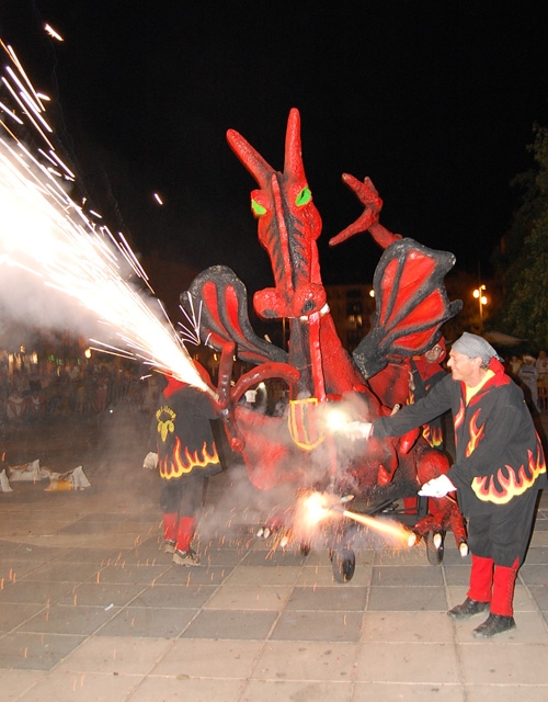 El drac Mal-Llamp va ser el protagonista de la festa