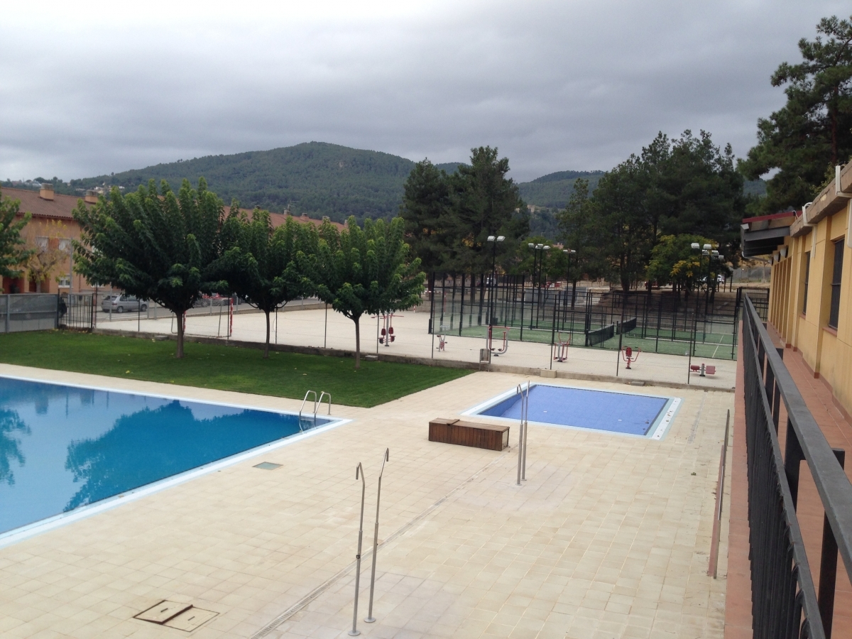 La piscina de Vallbona, un dels equipaments on s'intervé