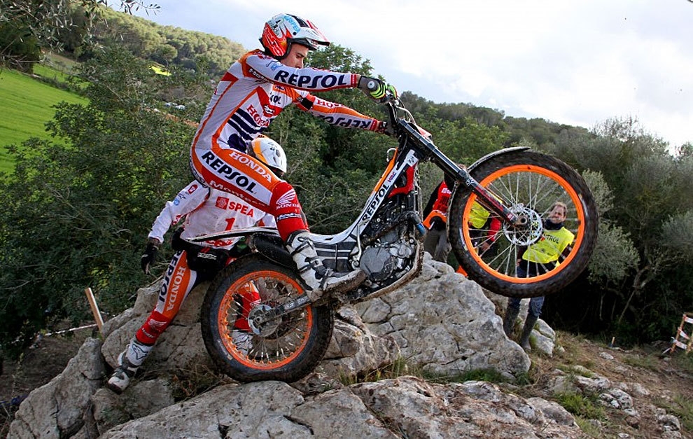 Bou, sobre la seva Montesa, en plena acció FOTO: Repsol Honda Team