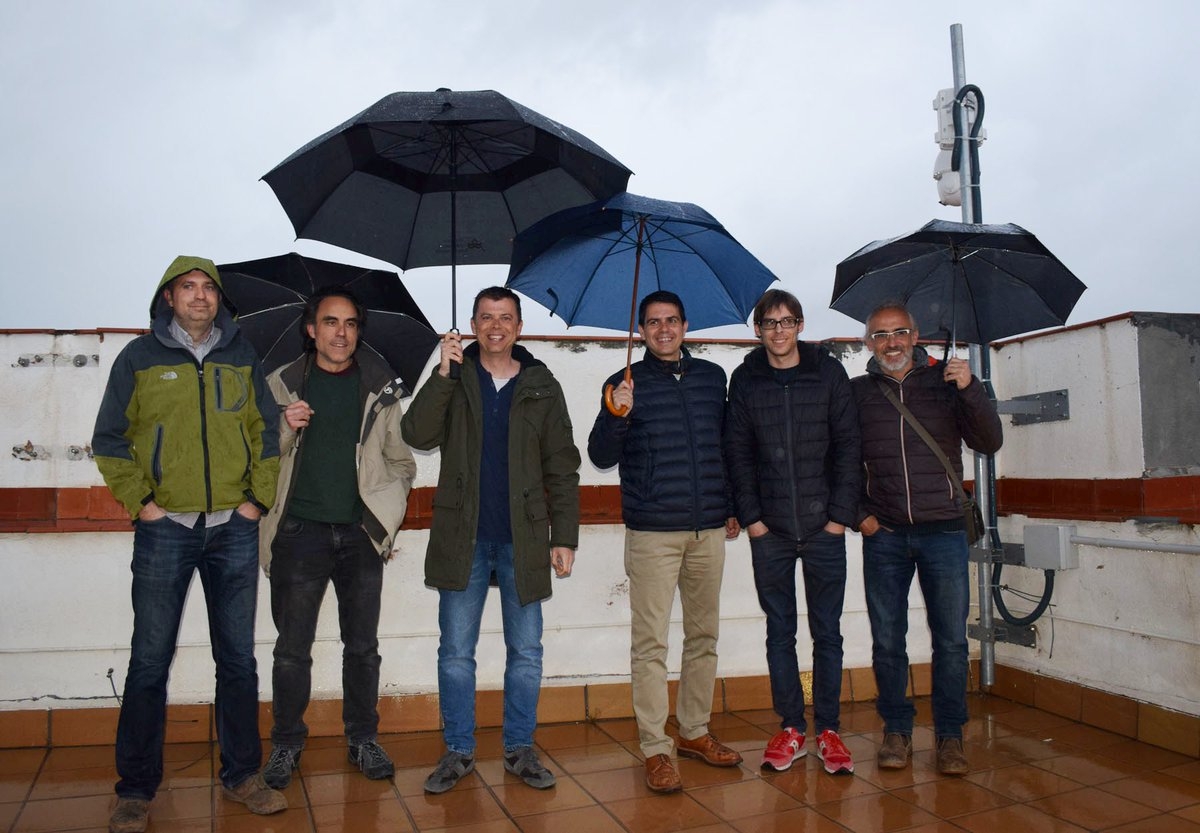 Meteoròlegs i observadors de tota la comarca, amb el batlle i Mauri
